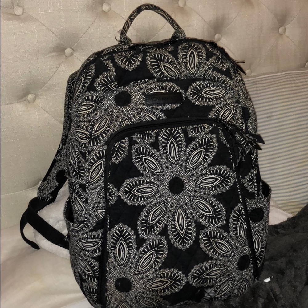 VERA BRADLY BACK PACK BEAUTY😍